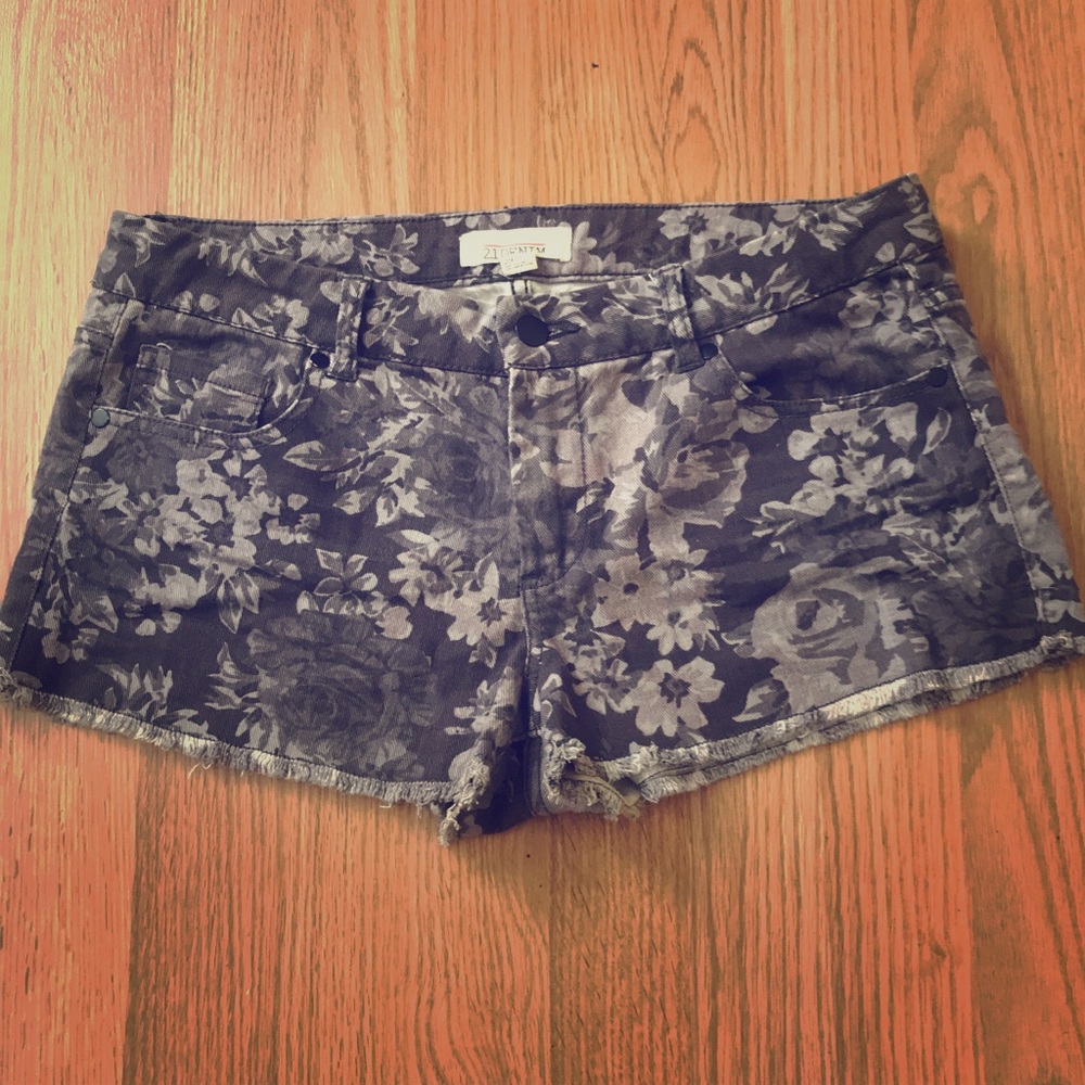 Forever 21 denim shorts. Size 29.